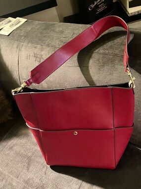 Red Leather Shoulder Bucket Bag - Everyday Easy access with lrg open Pockets.